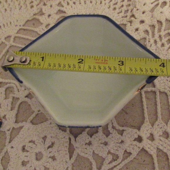 2 Hexagon shaped Japanese Imari dishes - Picture 4 of 6